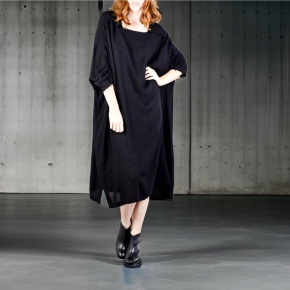 Black Crane Dome Dress in Black Oversized raw edges contrast, wool, One size - Picture 4 of 16